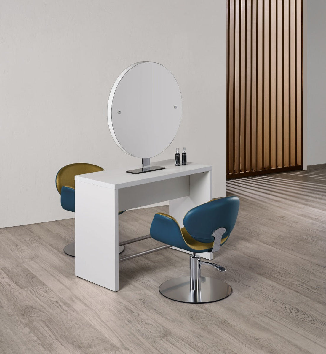 Brooklyn Round - Double Sided Hairdressing Mirror - Salon Ambience 